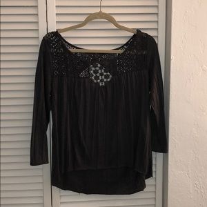 Grey, textured 3/4 shirt